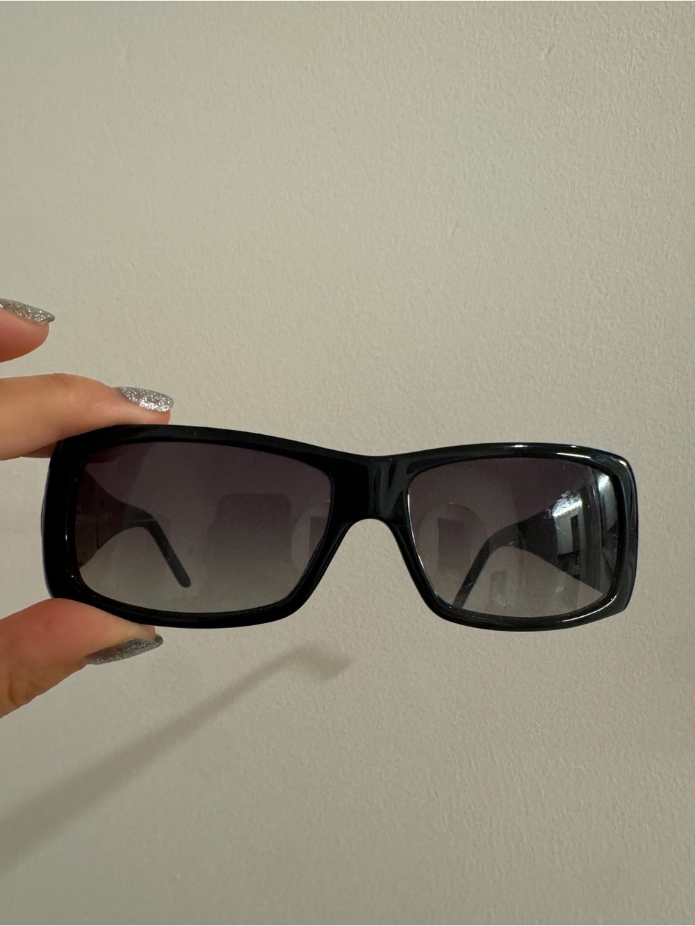 Prada Black Rectangular Logo Vintage Sunglasses with Gradient Lenses - Picture 4 of 7